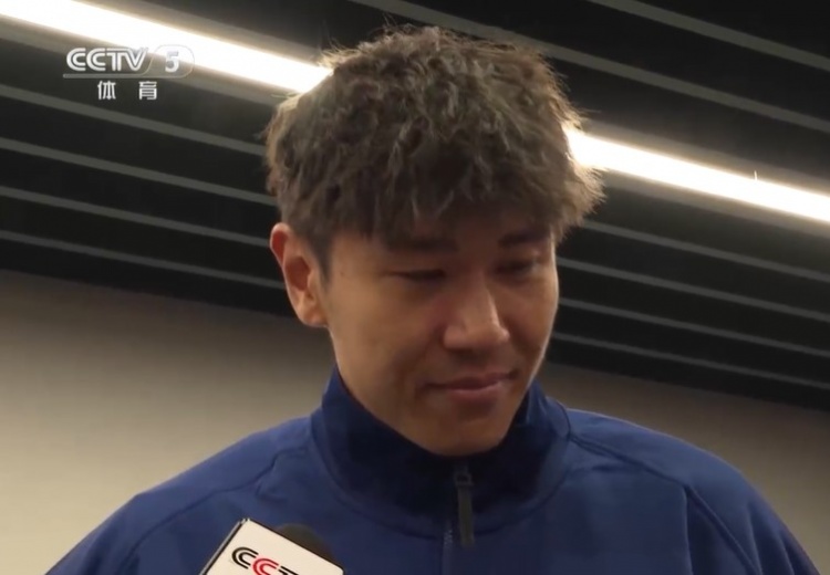 鐵漢柔情！三鎮(zhèn)球員劉奕鳴探望患病小球迷時(shí)哽咽