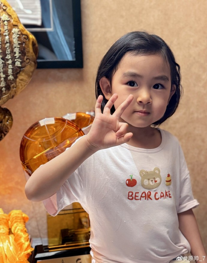 三分大賽三冠王！原帥曬三冠獎(jiǎng)杯：完成了女兒給安排的任務(wù)！