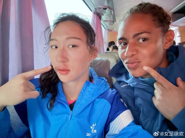 神勇！女足國(guó)門徐歡曬照，比賽中被球砸臉仍力保球門不失