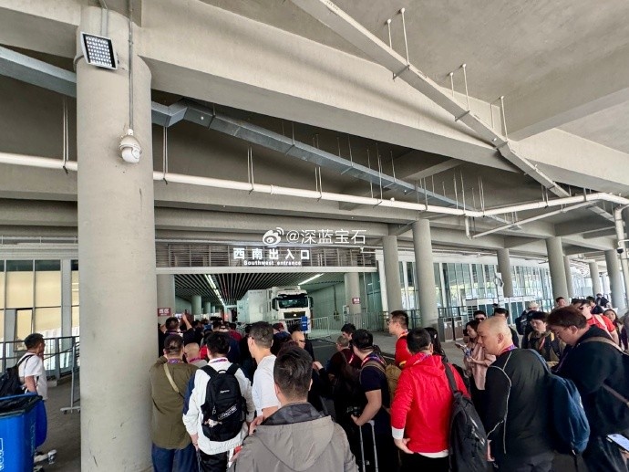 盛況空前！記者曬照：距離中澳之戰(zhàn)還有三小時，現(xiàn)場記者已超百名