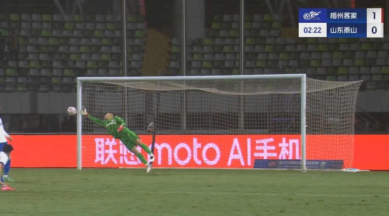 梅州開場2分鐘1-0泰山！茹子楠不停球抽射世界波攻破王大雷大門