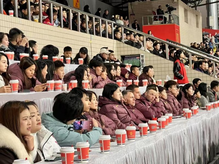 北青體育：中國女足現(xiàn)身中甲賽場，觀看重慶銅梁龍vs遼寧鐵人