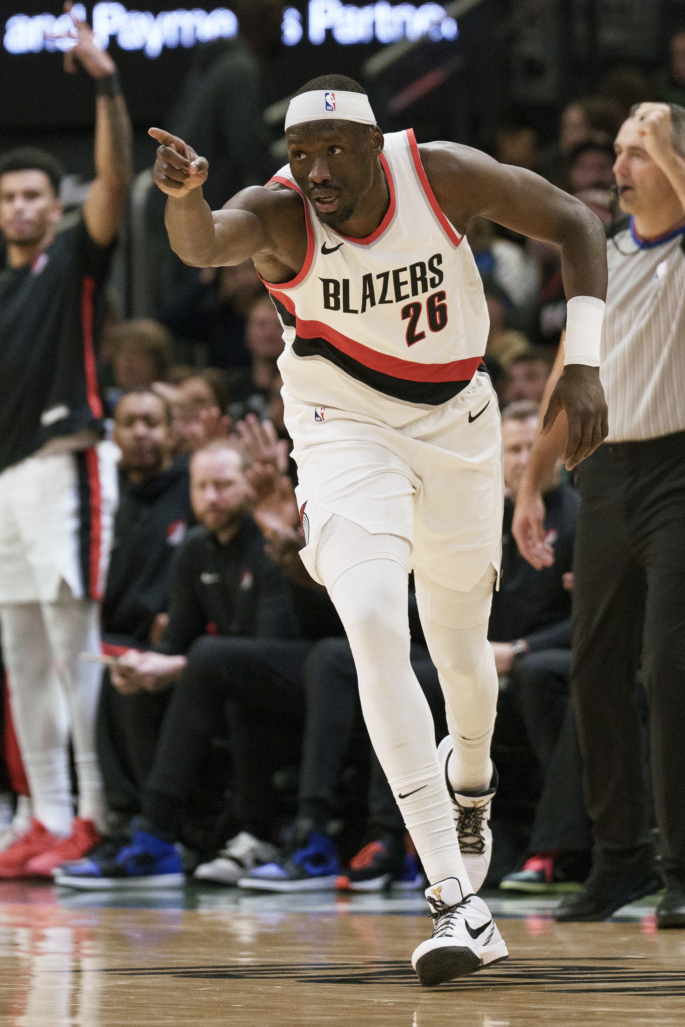 CBA名宿！里斯上半場三分4中3 11分鐘砍下11分5籃板