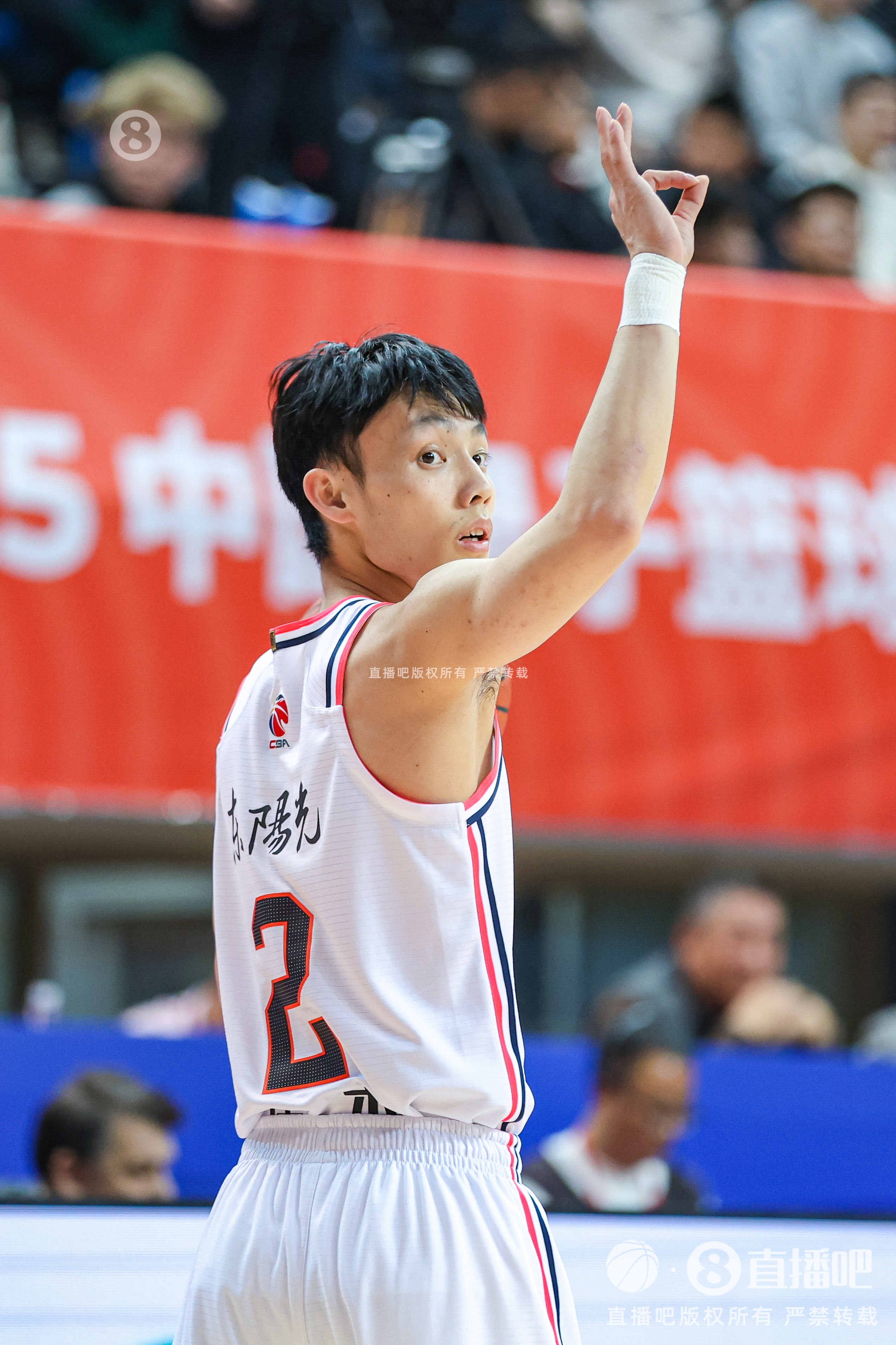 鐵人！本賽季CBA常規(guī)賽僅17名球員做到46場全勤 徐杰、鄒陽在列