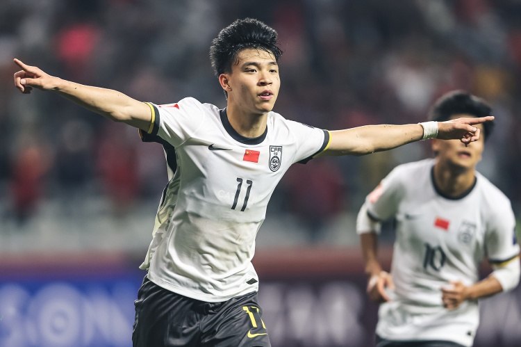 北青體育：18歲“跳級生”王鈺棟有望進(jìn)入國足客戰(zhàn)沙特名單！