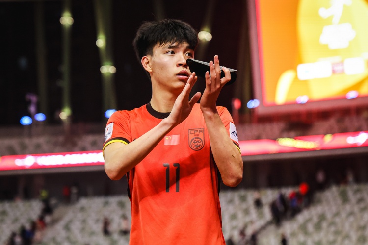 期待首秀！18歲王鈺棟入選中澳戰(zhàn)名單&穿11號，首進(jìn)國足正賽名單